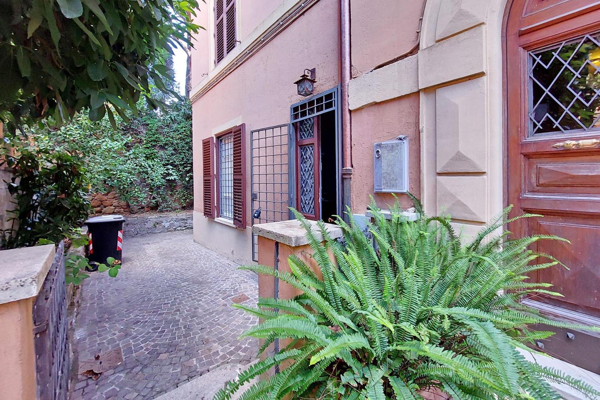 A Casa, Aventino Rom